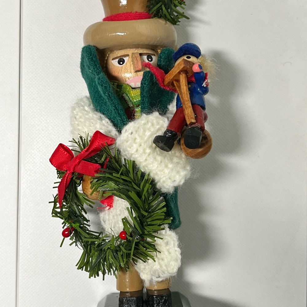 Steinbach Bob Cratchit small-Nutcracker w Wooden Box 7in talk good condition